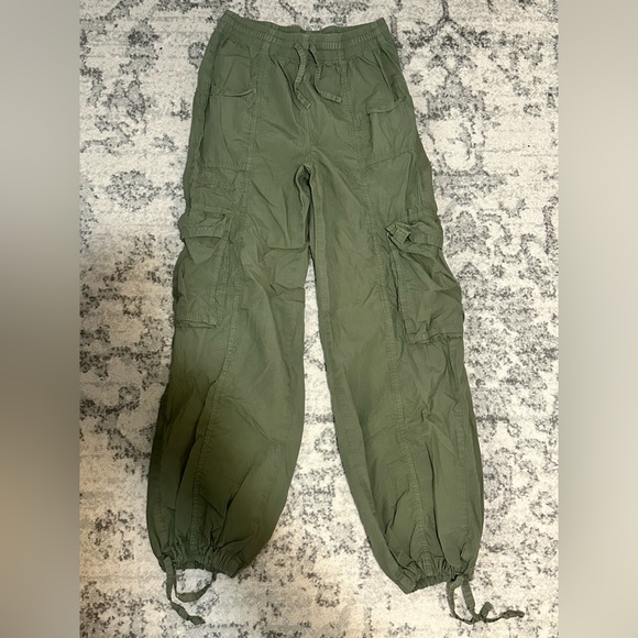 Aerie Olive Cargo Pants - Picture 2 of 5